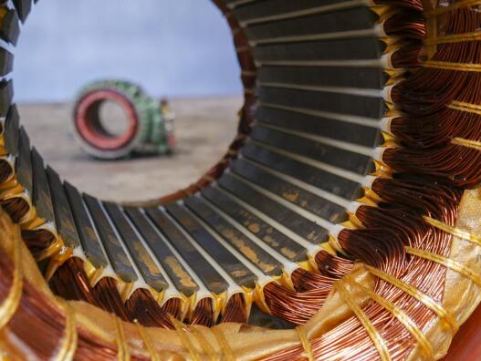 三相永磁同步電機(jī)工作原理（詳解電機(jī)工作原理及應(yīng)用）